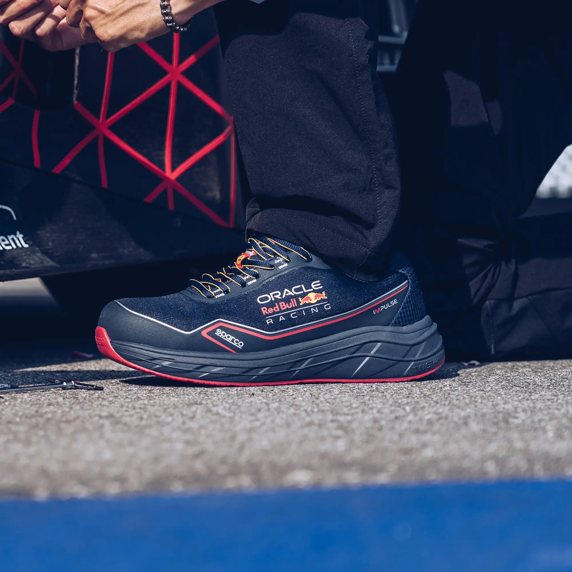 INCALTAMINTE DE PROTECTIE SPARCO - IMPULSE MILTON RED BULL (ESD S1PS SR FO HRO - EN ISO 20345:2022)